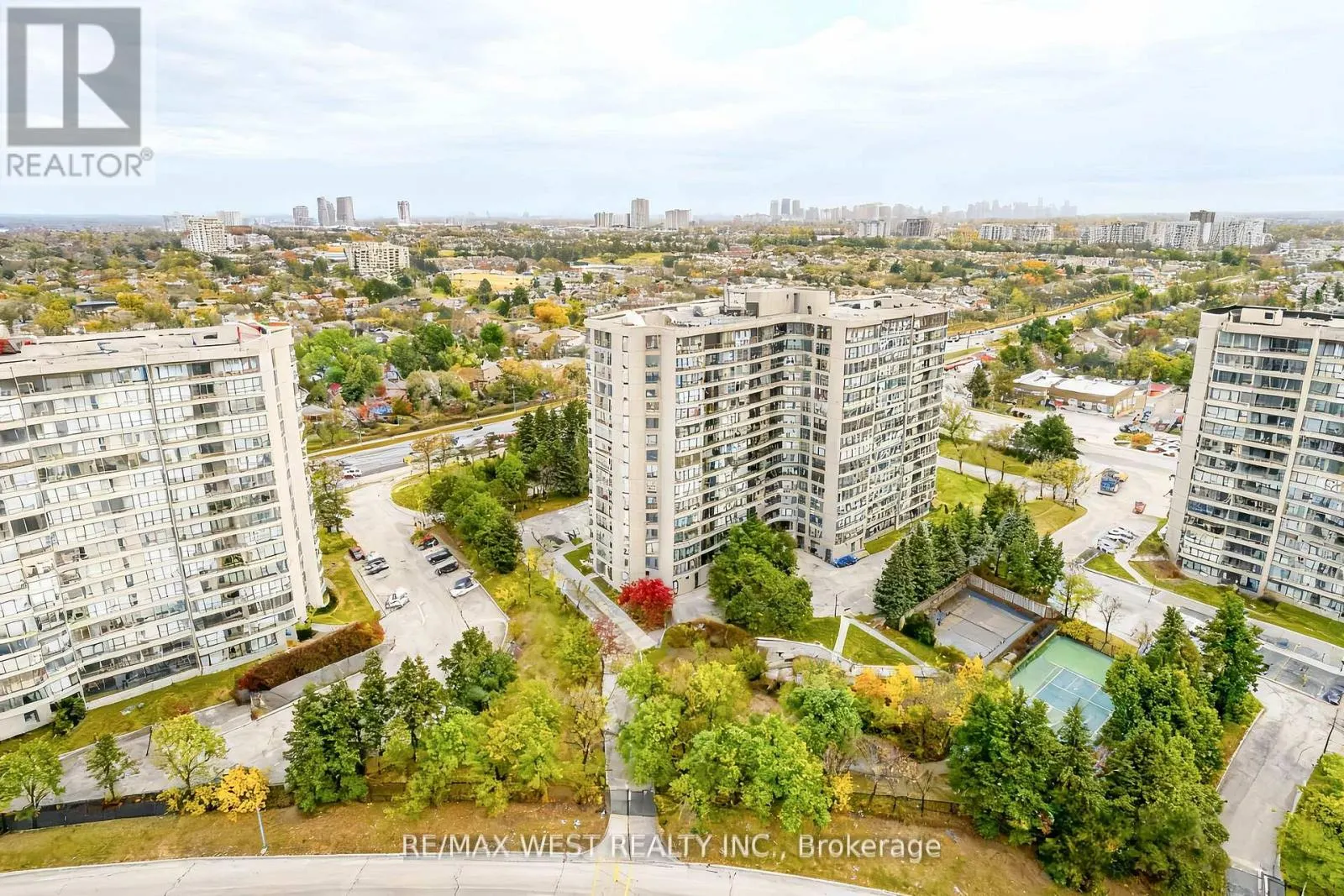 1101 - 50 UPPER MALL WAY