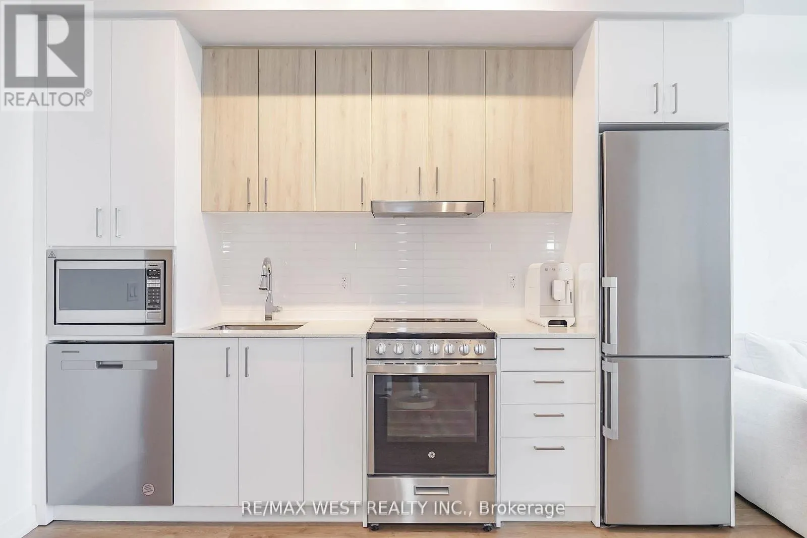 1101 - 50 UPPER MALL WAY