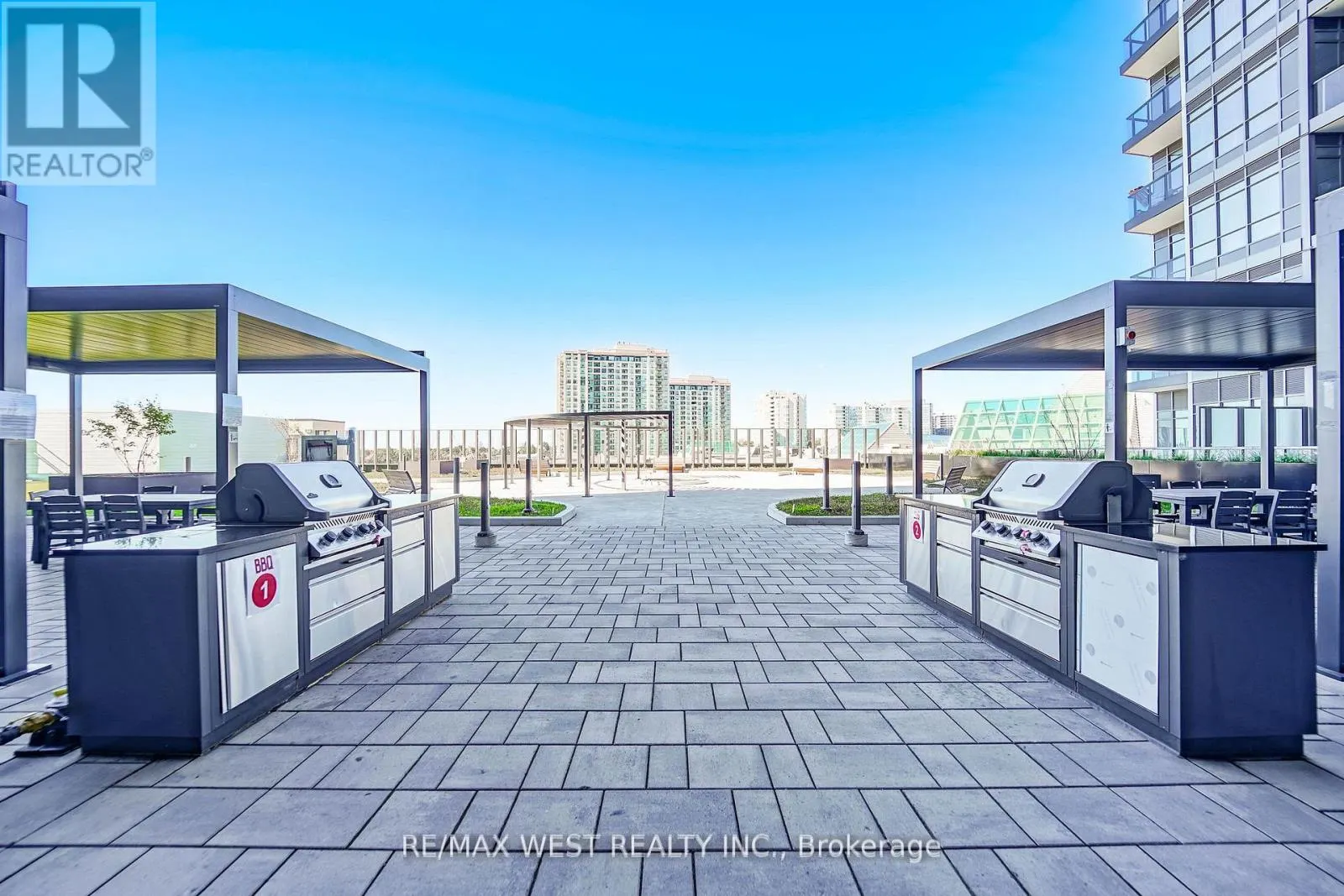 1101 - 50 UPPER MALL WAY