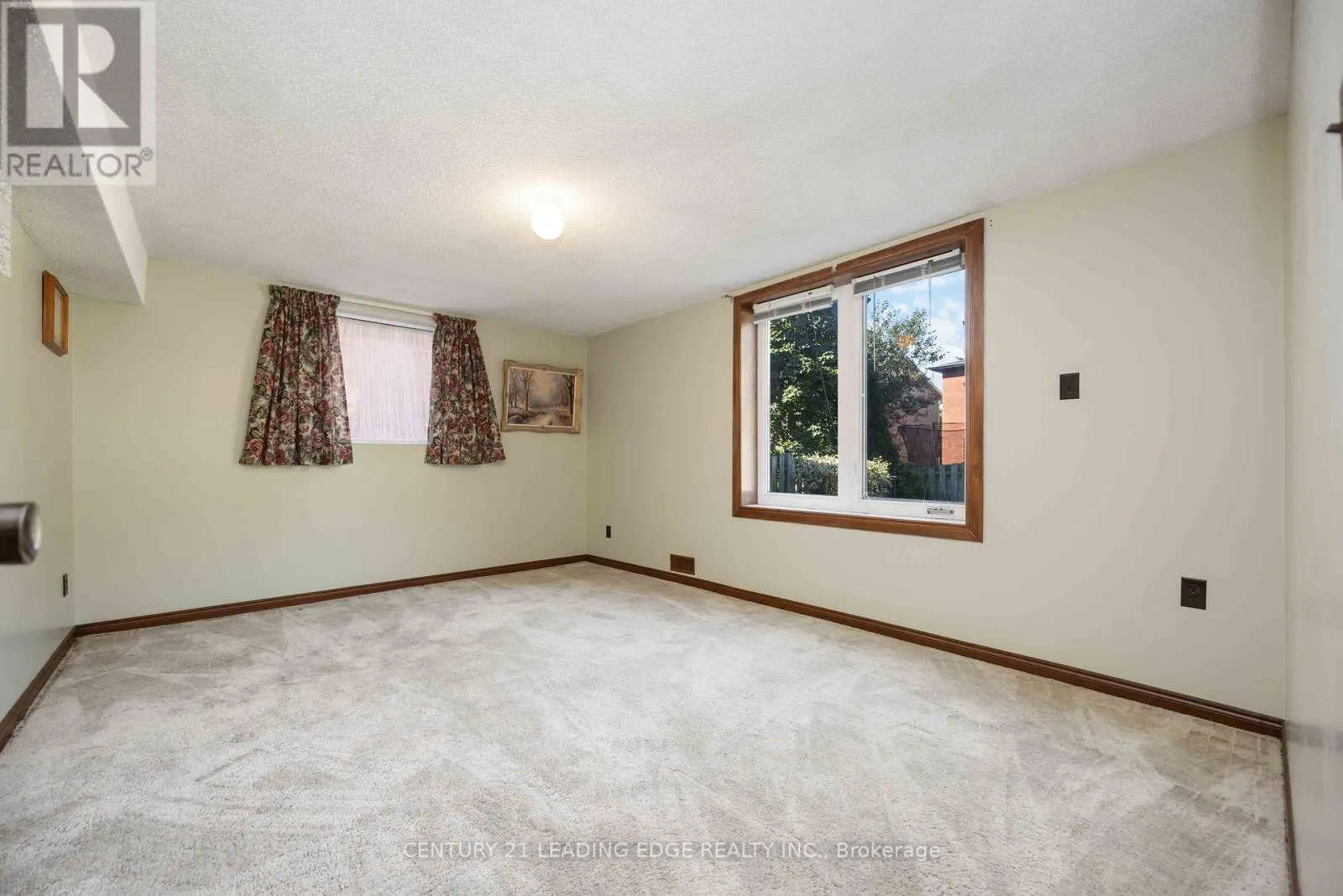 52 ASPEN CRESCENT