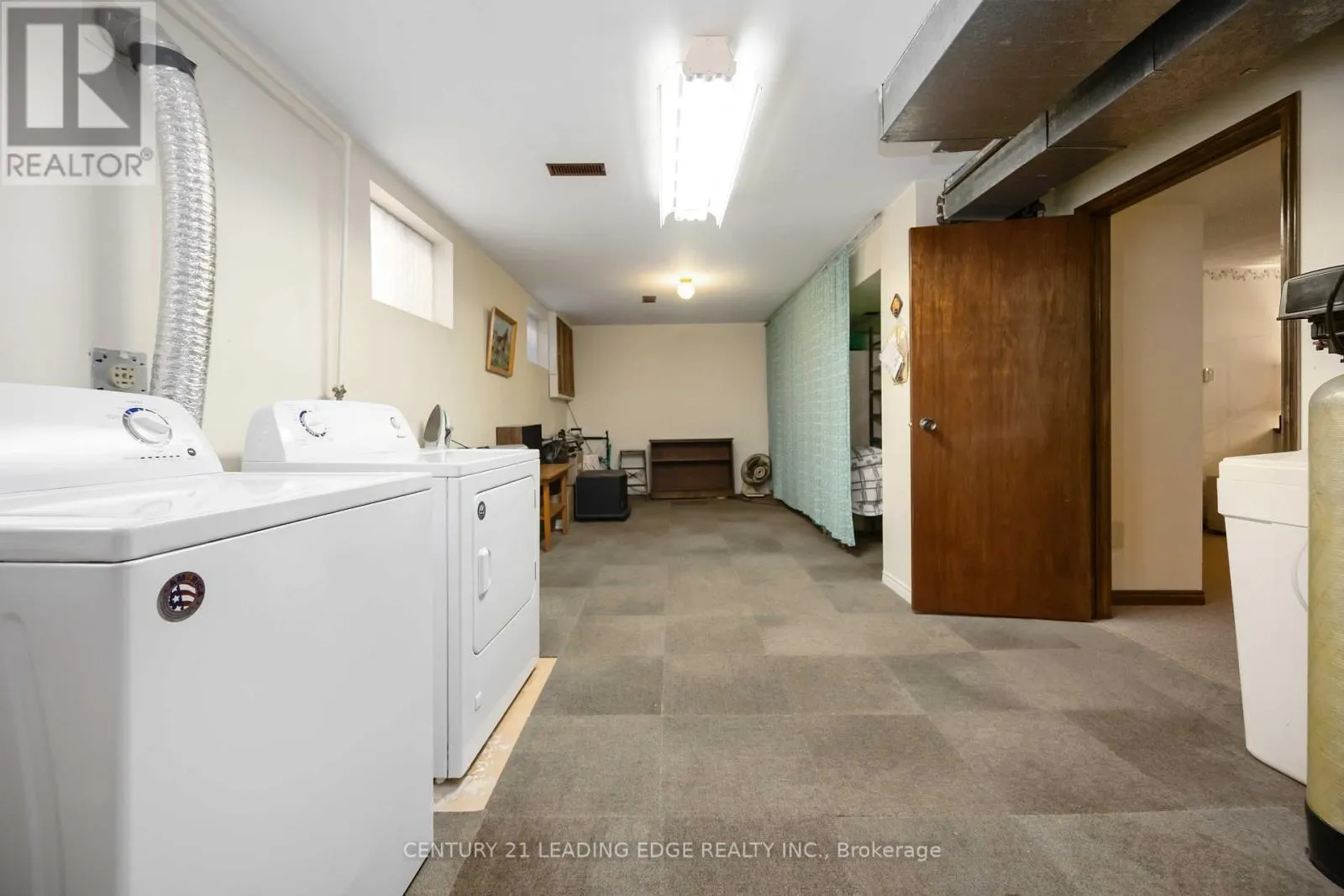 52 ASPEN CRESCENT