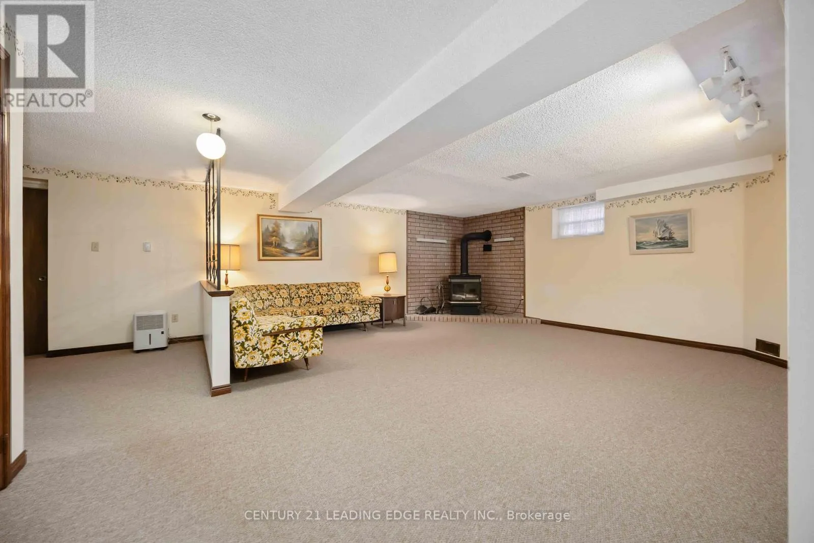 52 ASPEN CRESCENT
