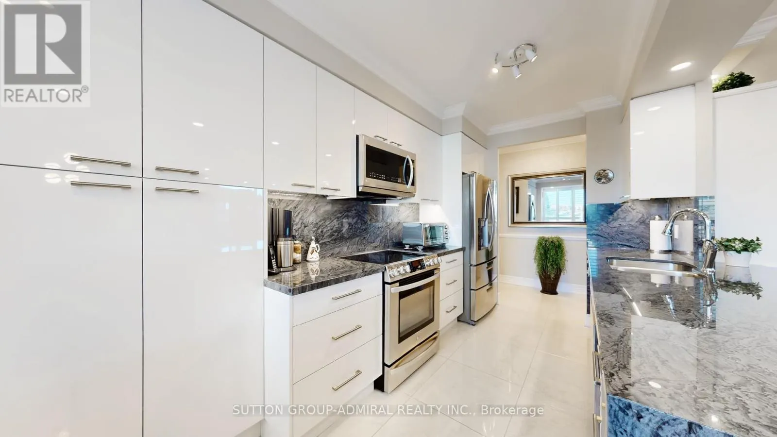 206 - 100 PROMENADE CIRCLE