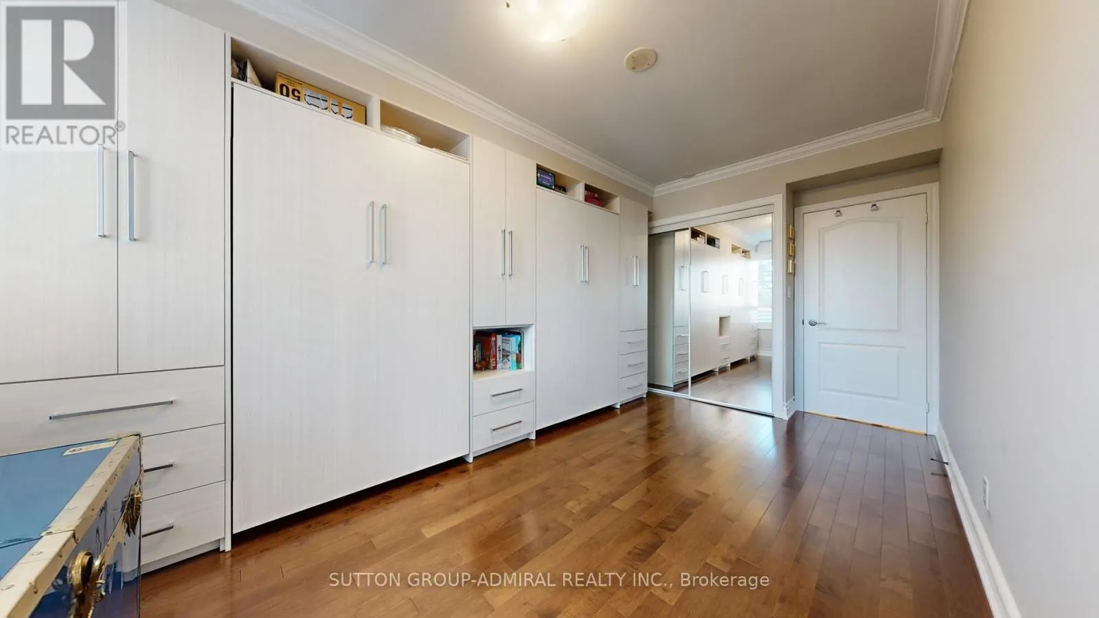 206 - 100 PROMENADE CIRCLE
