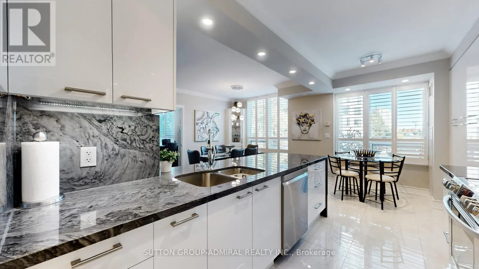 206 - 100 PROMENADE CIRCLE