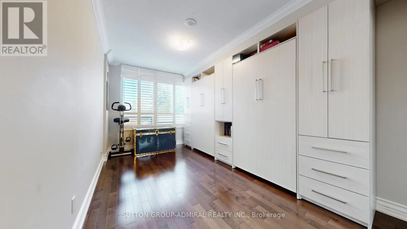 206 - 100 PROMENADE CIRCLE