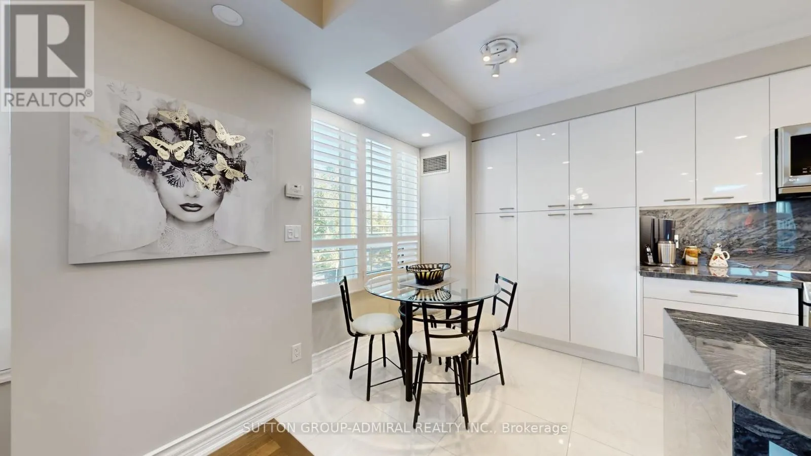206 - 100 PROMENADE CIRCLE