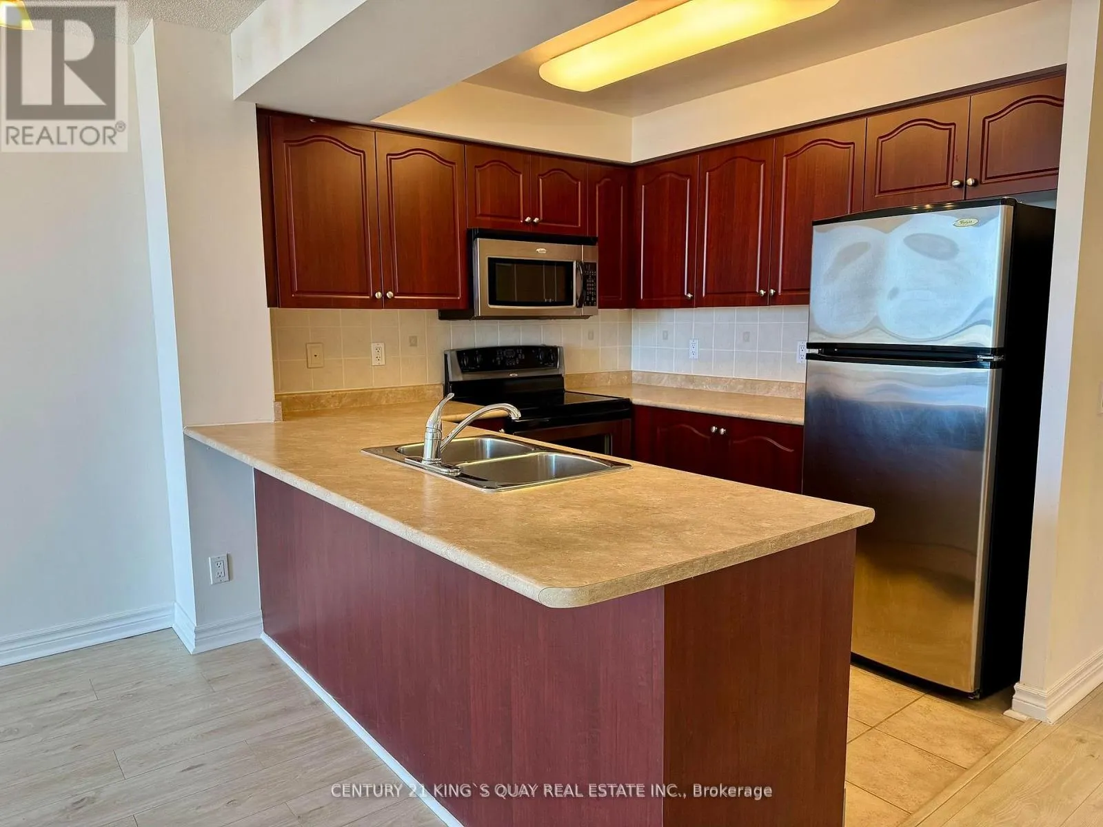 1008 - 330 RED MAPLE ROAD