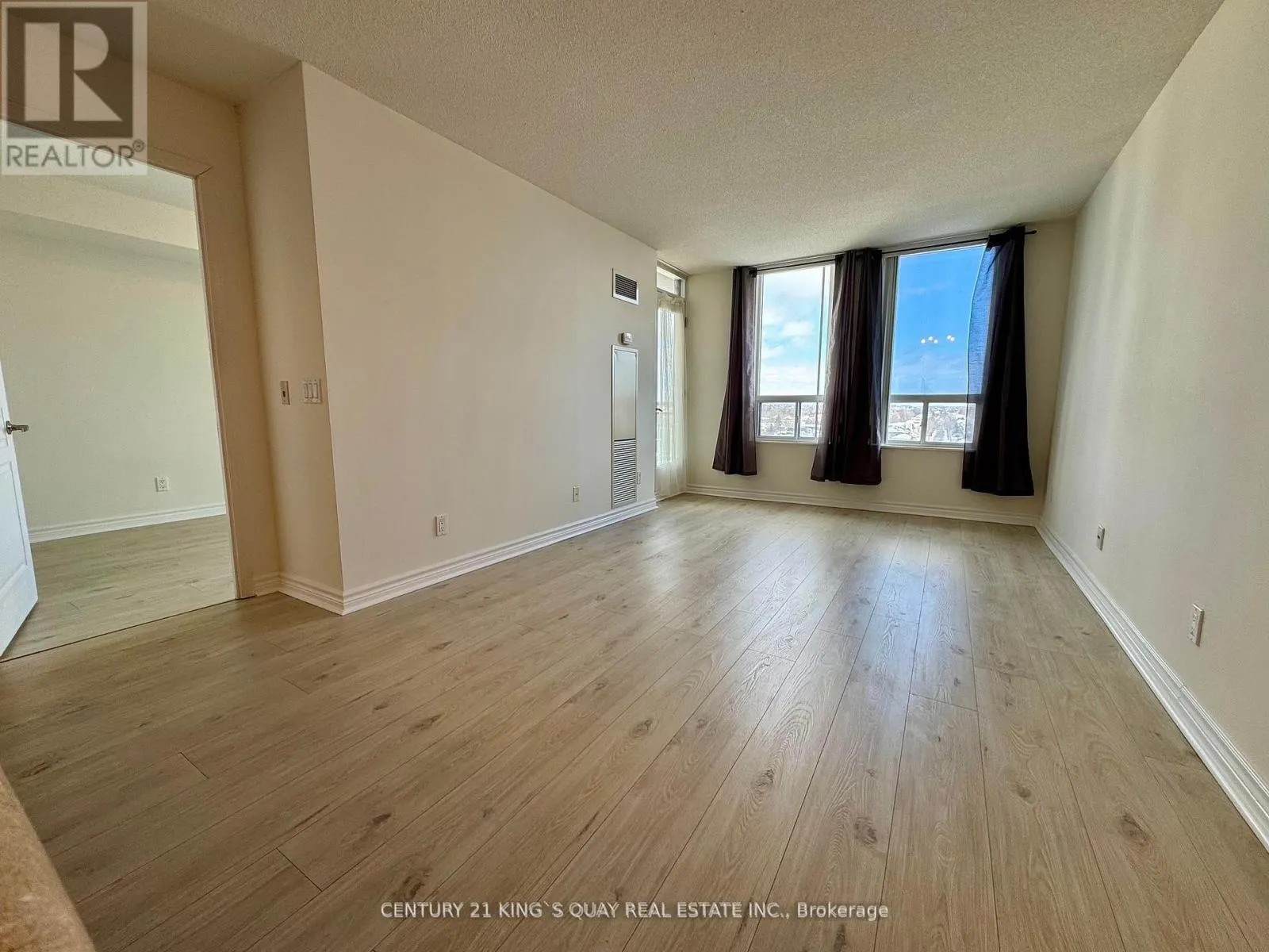 1008 - 330 RED MAPLE ROAD