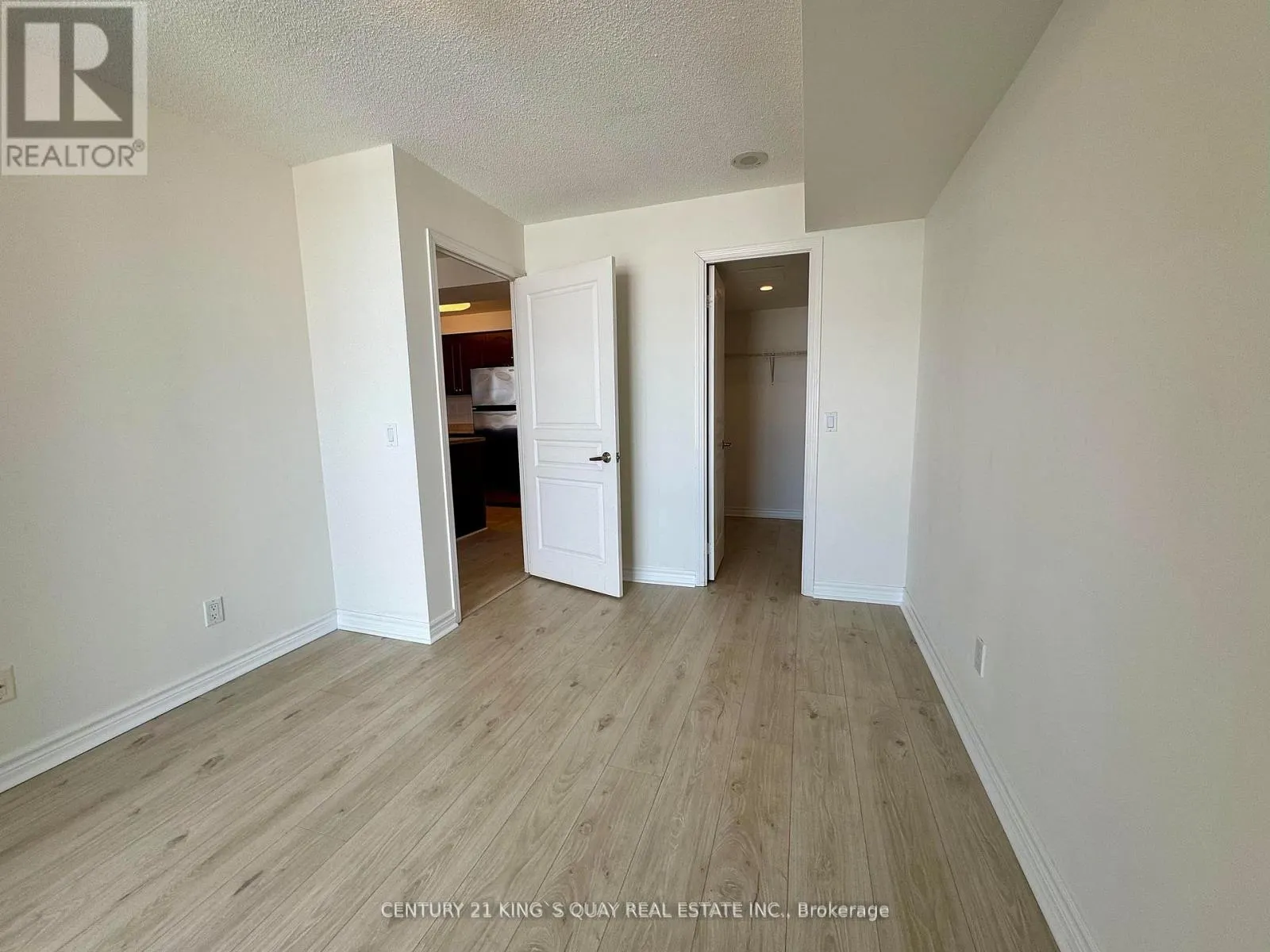 1008 - 330 RED MAPLE ROAD