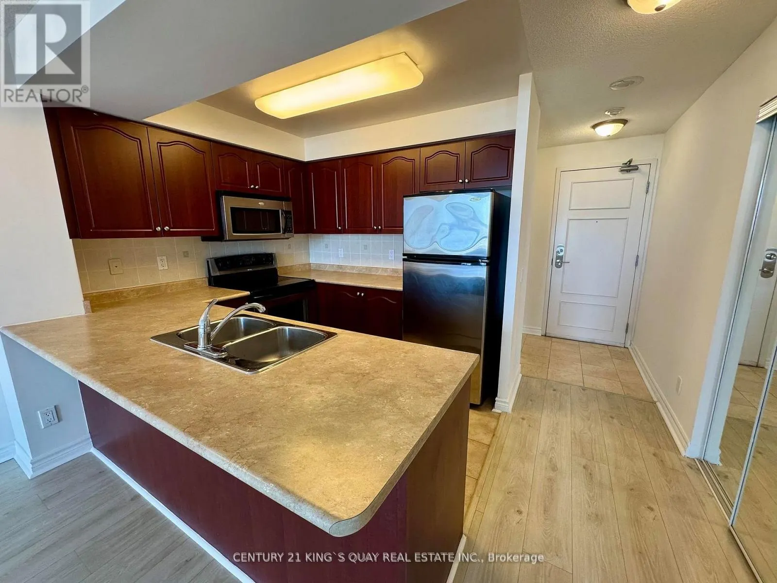 1008 - 330 RED MAPLE ROAD