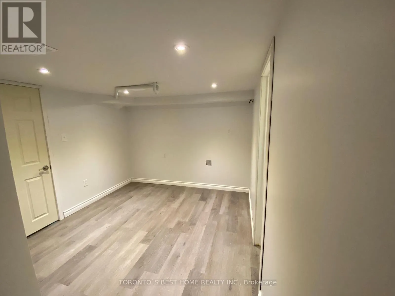 LOWER - 24 STODDART DRIVE