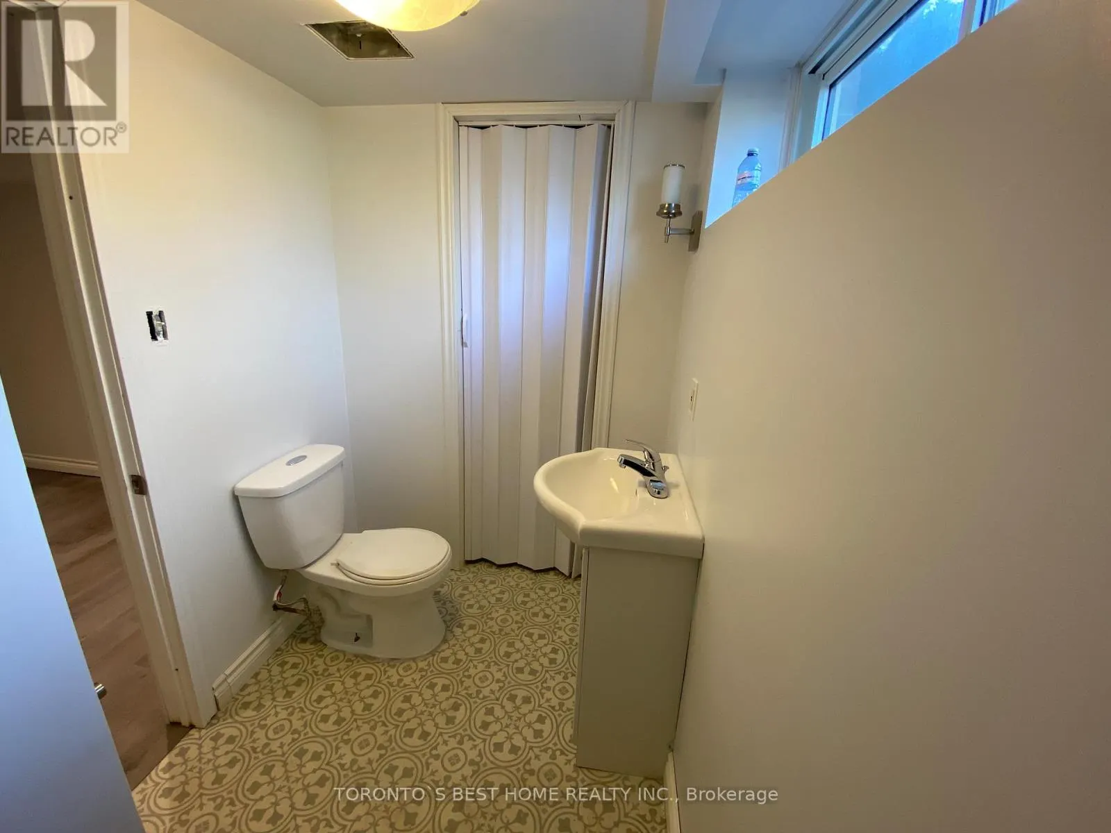 LOWER - 24 STODDART DRIVE