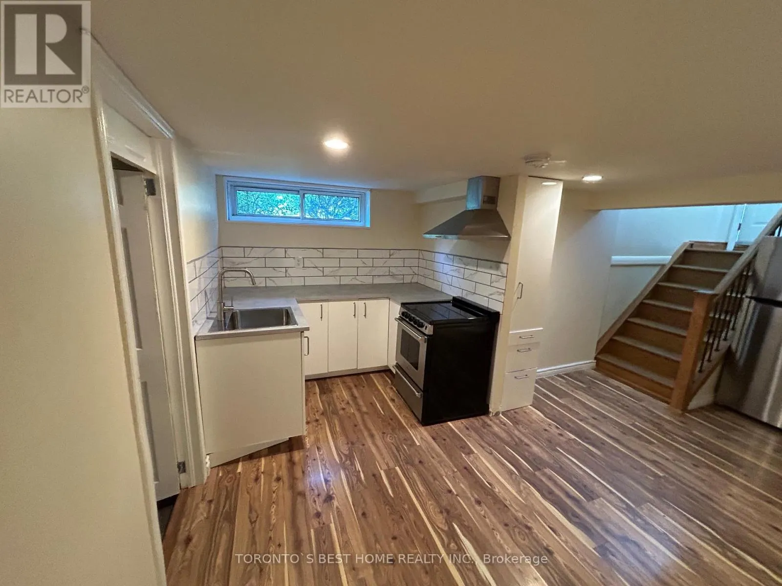 LOWER - 24 STODDART DRIVE