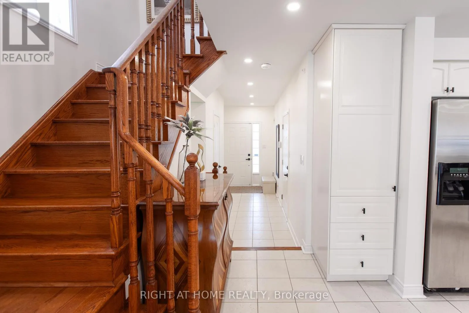 4 OLD ORCHARD CRESCENT