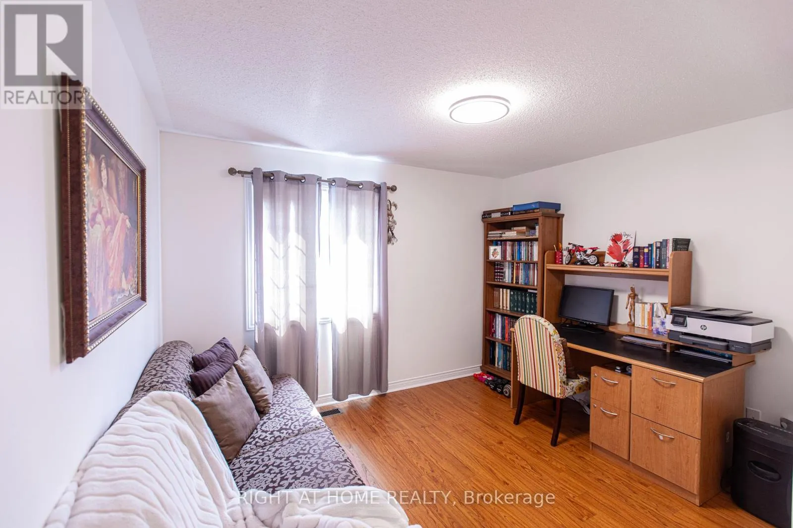 4 OLD ORCHARD CRESCENT
