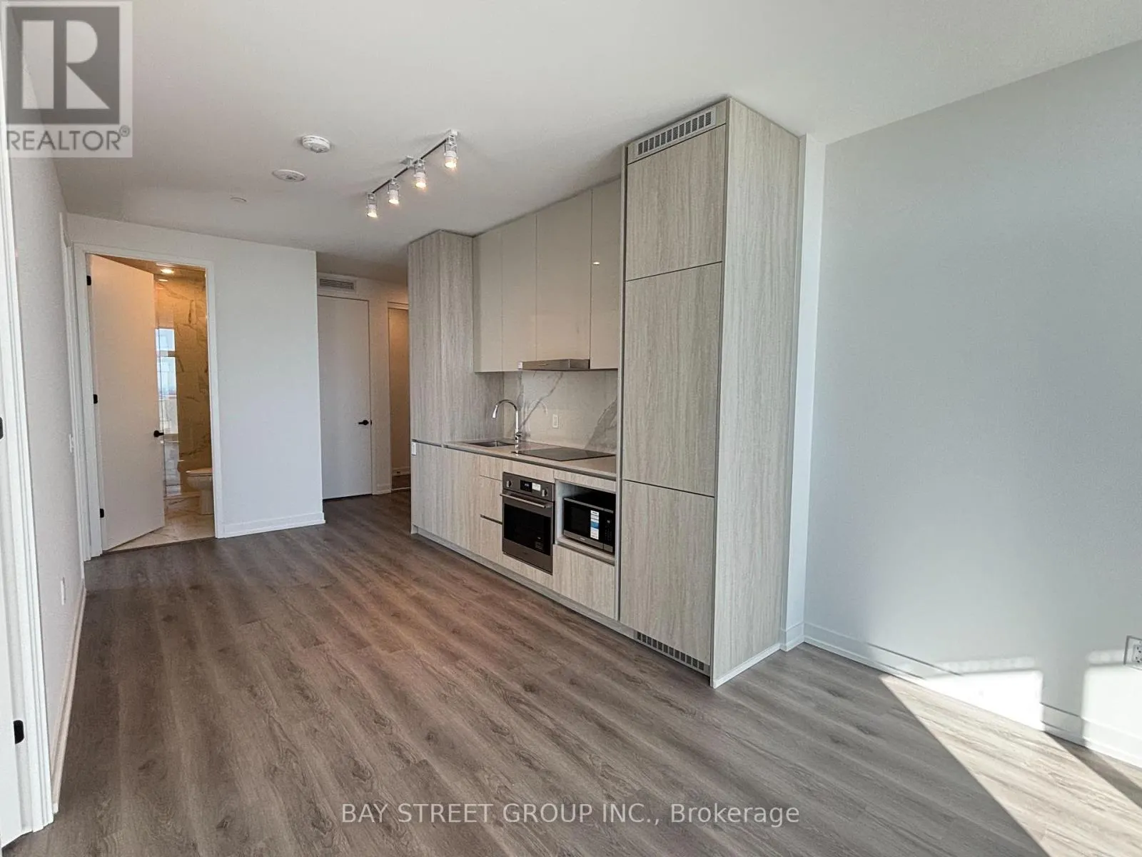 4612 - 28 INTERCHANGE WAY