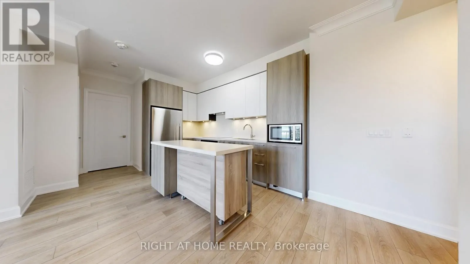807 - 38 WATER WALK DRIVE