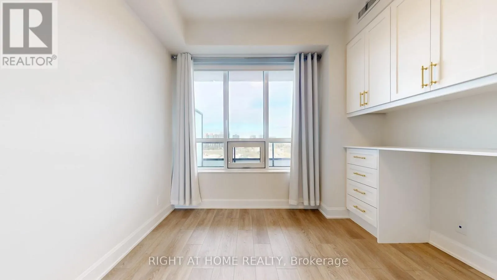 807 - 38 WATER WALK DRIVE
