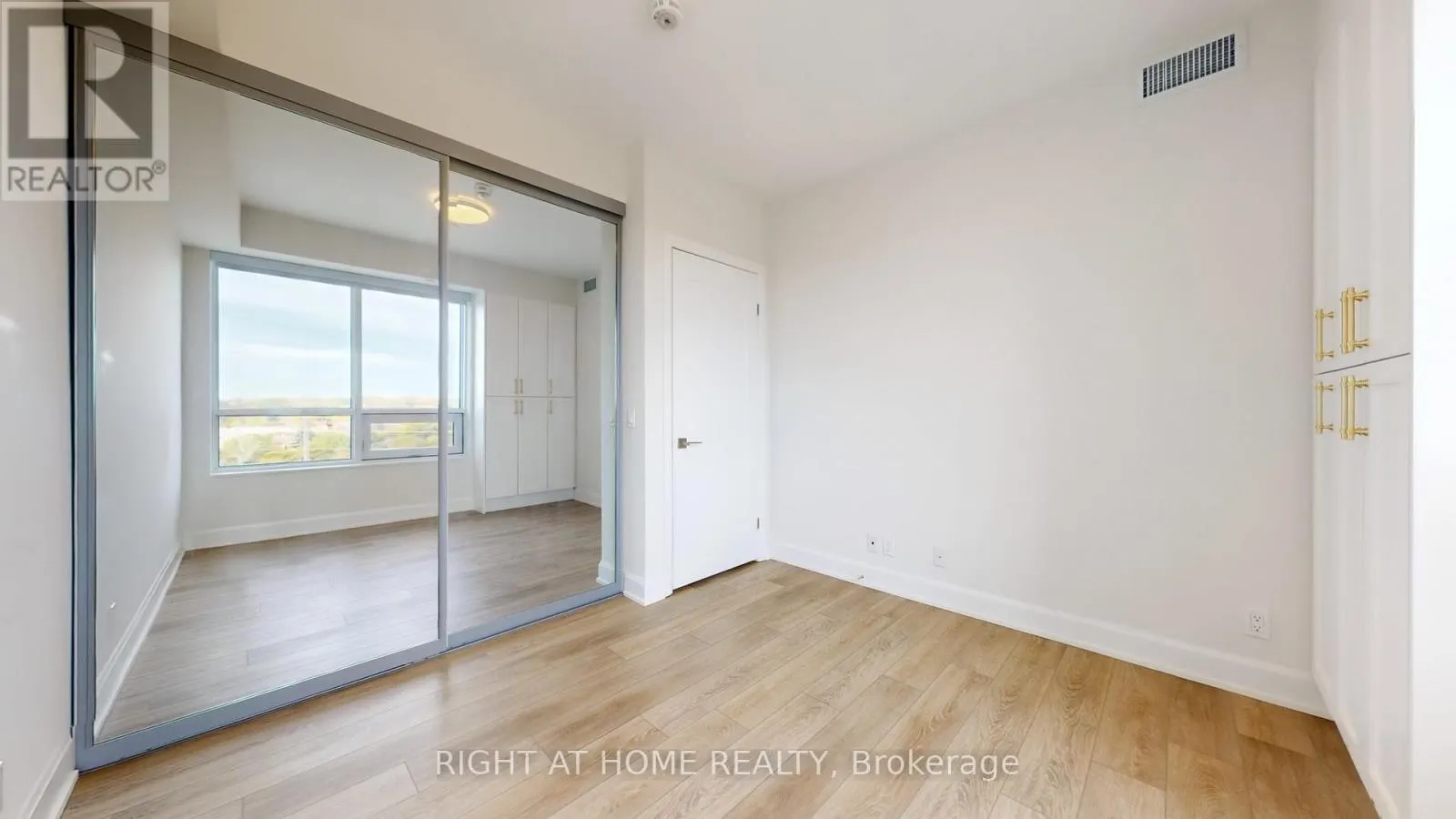 807 - 38 WATER WALK DRIVE