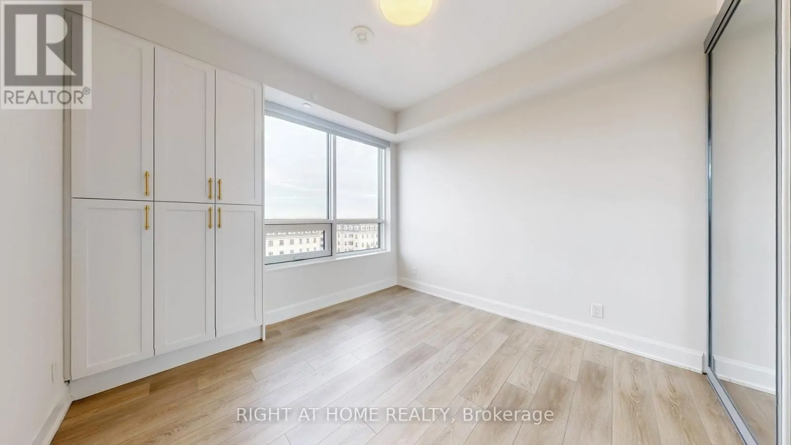 807 - 38 WATER WALK DRIVE