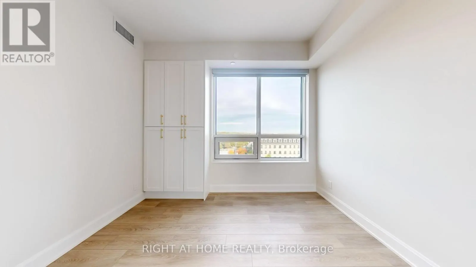 807 - 38 WATER WALK DRIVE