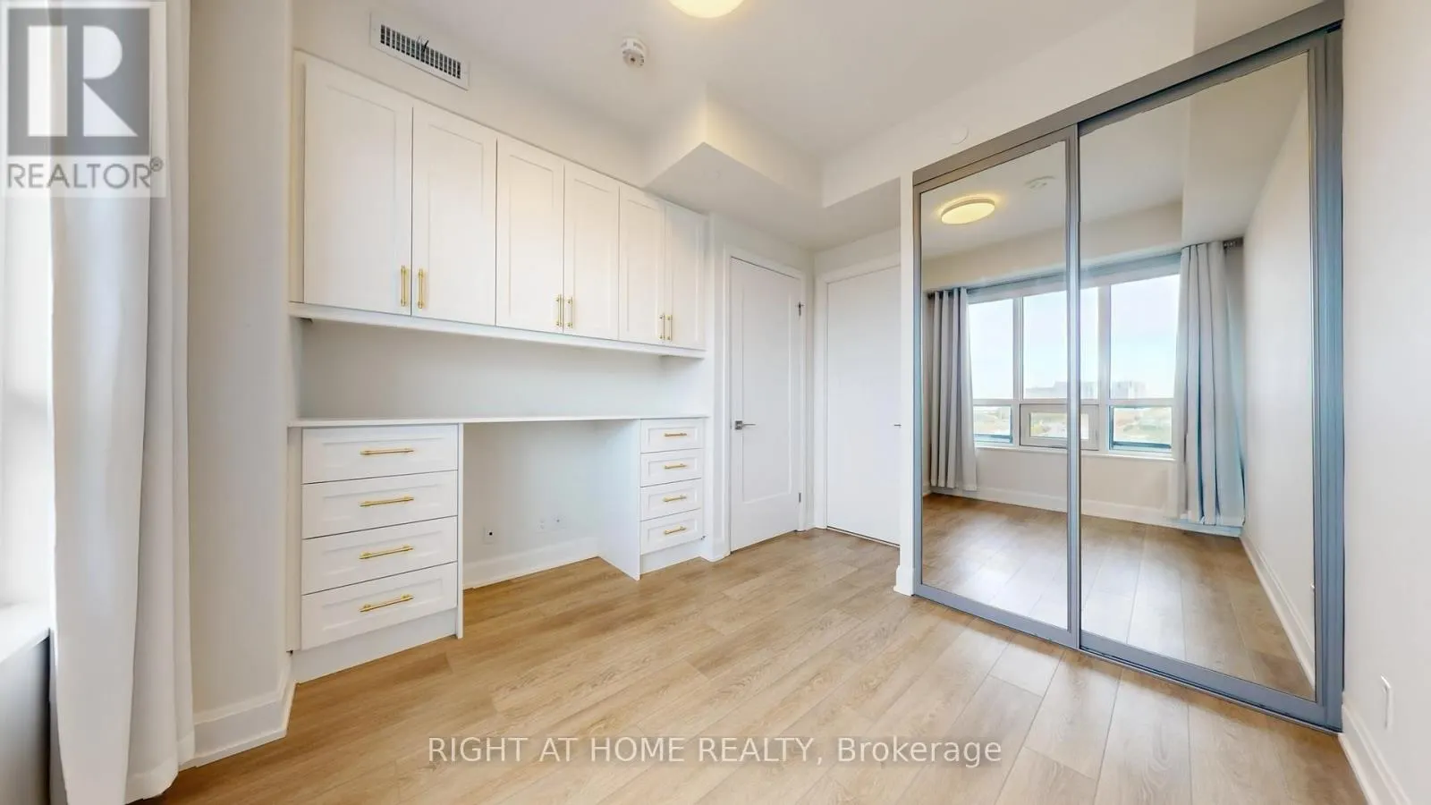807 - 38 WATER WALK DRIVE