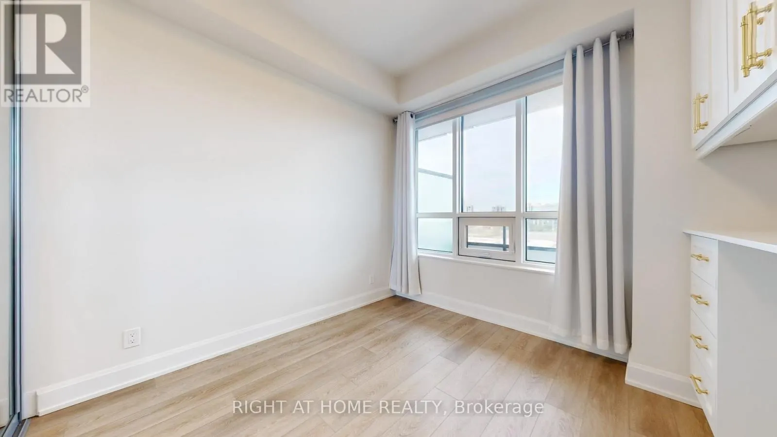 807 - 38 WATER WALK DRIVE
