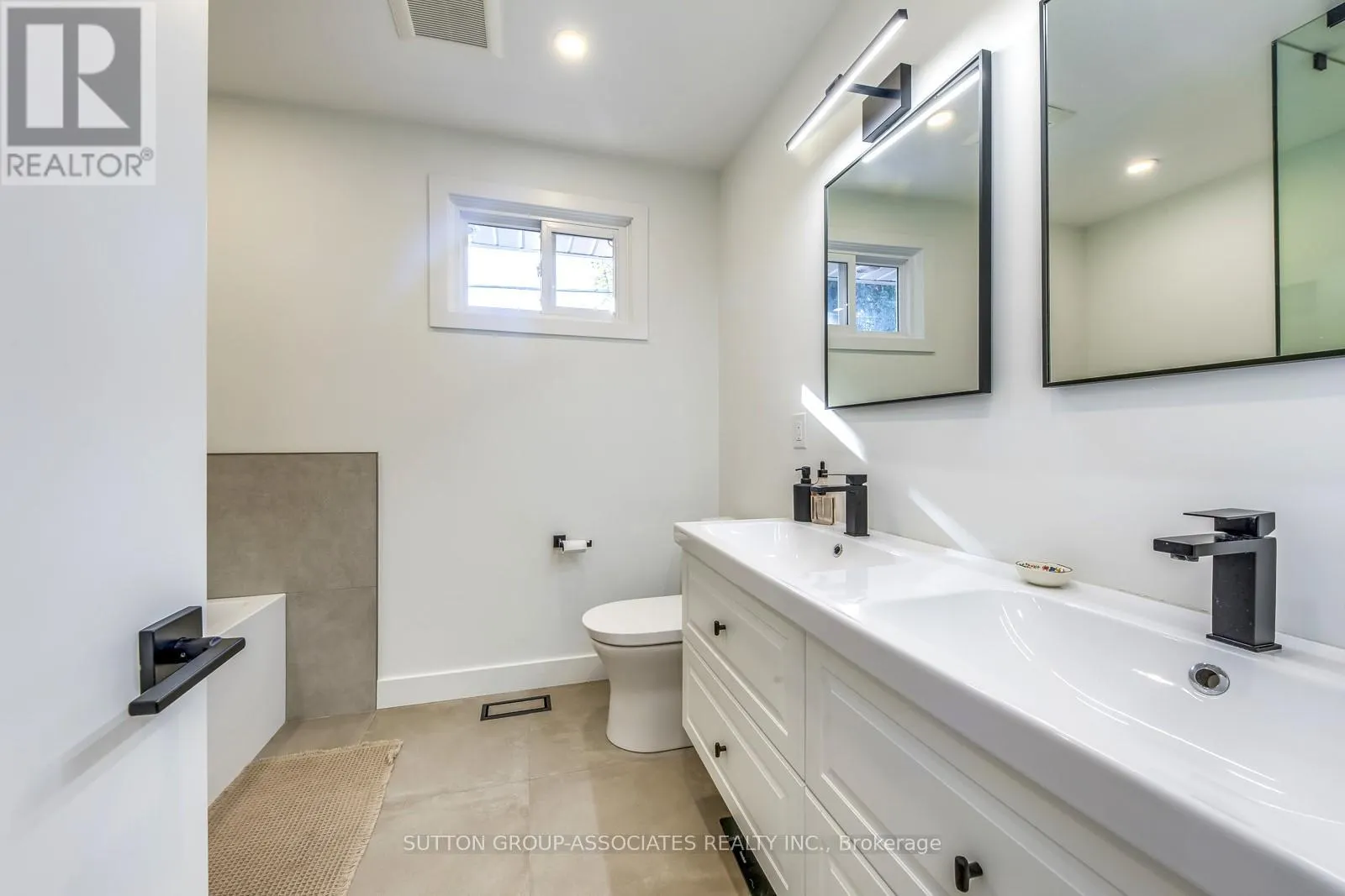 1 LAURENTIDE AVENUE