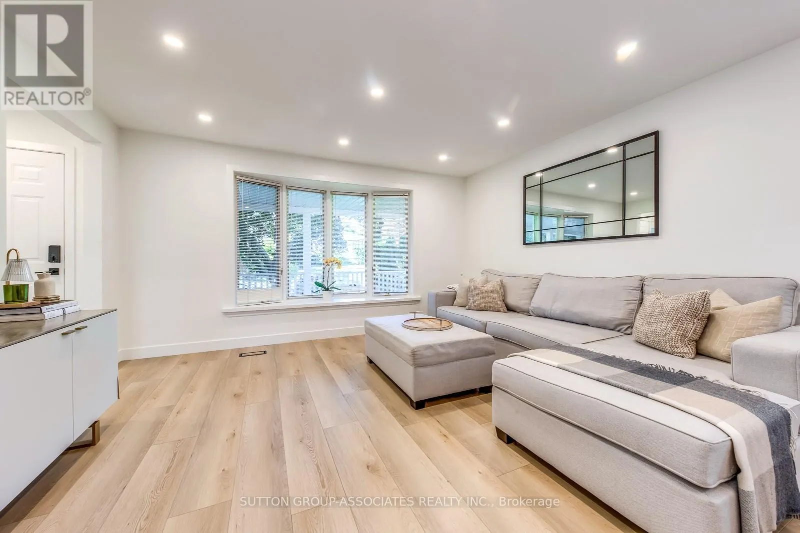 1 LAURENTIDE AVENUE