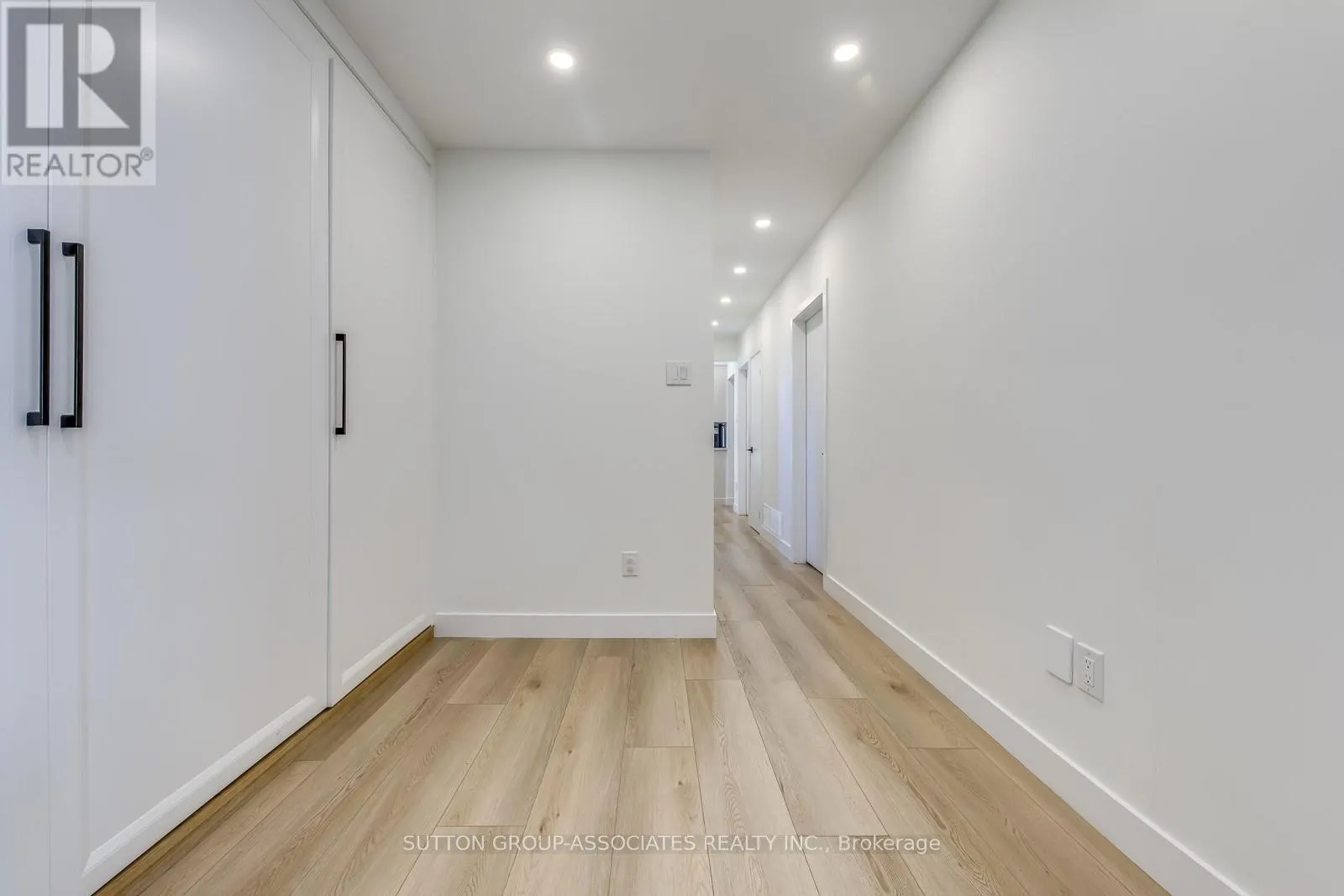 1 LAURENTIDE AVENUE