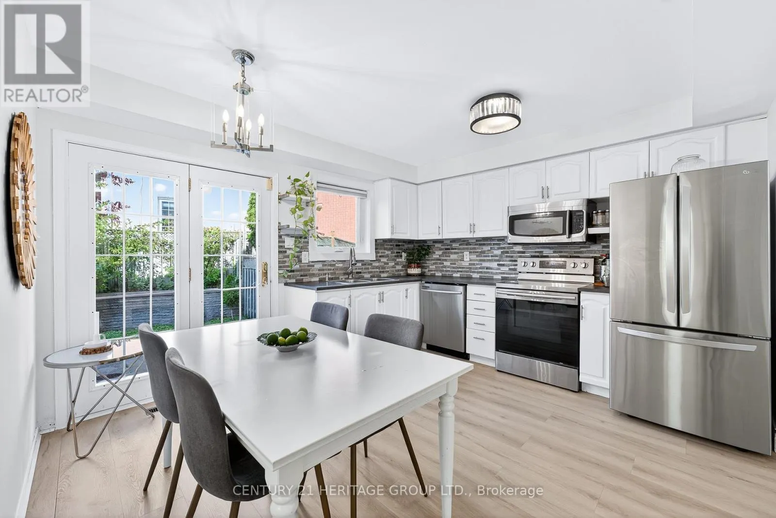 112 SANDFIELD DRIVE