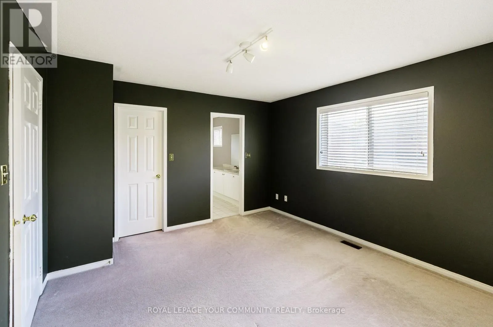 142 BLACKTHORN DRIVE