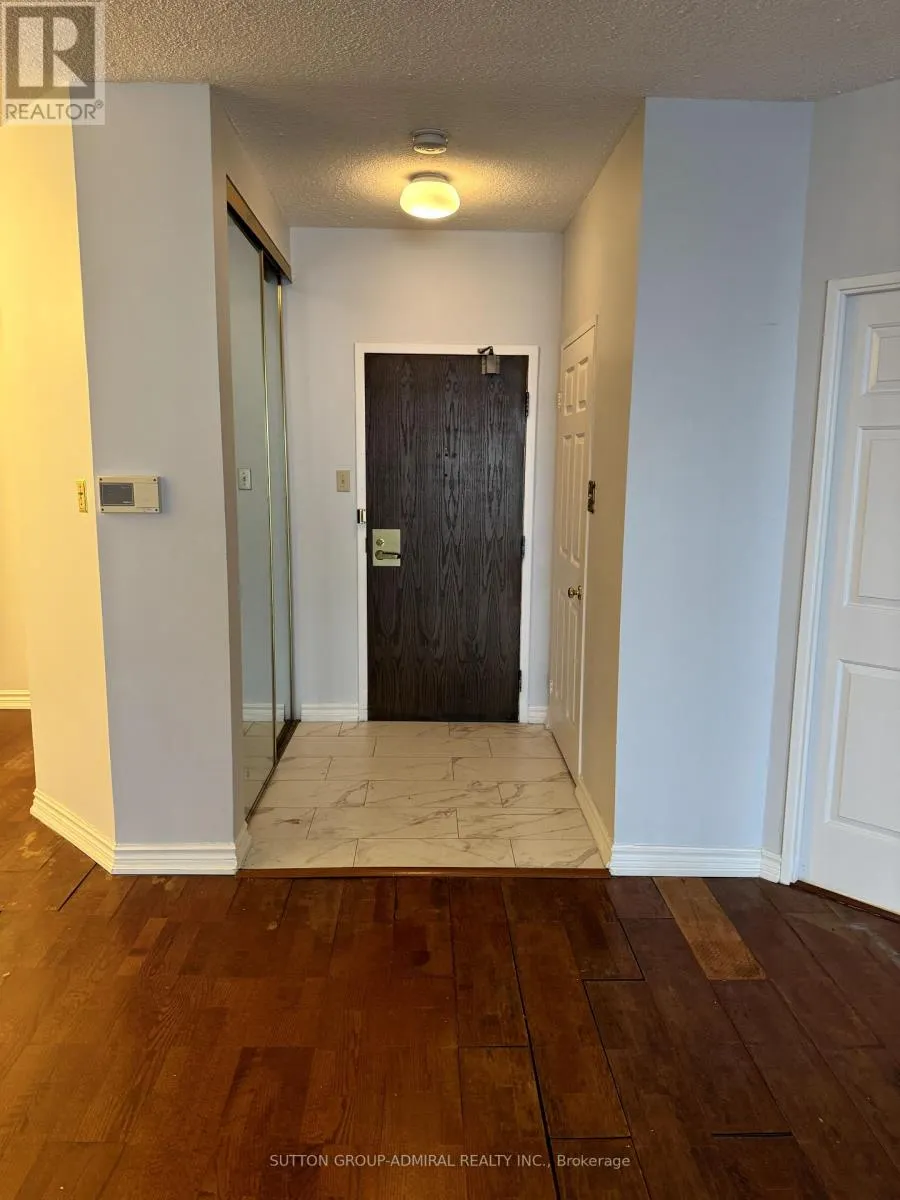 711 - 333 CLARK AVENUE W