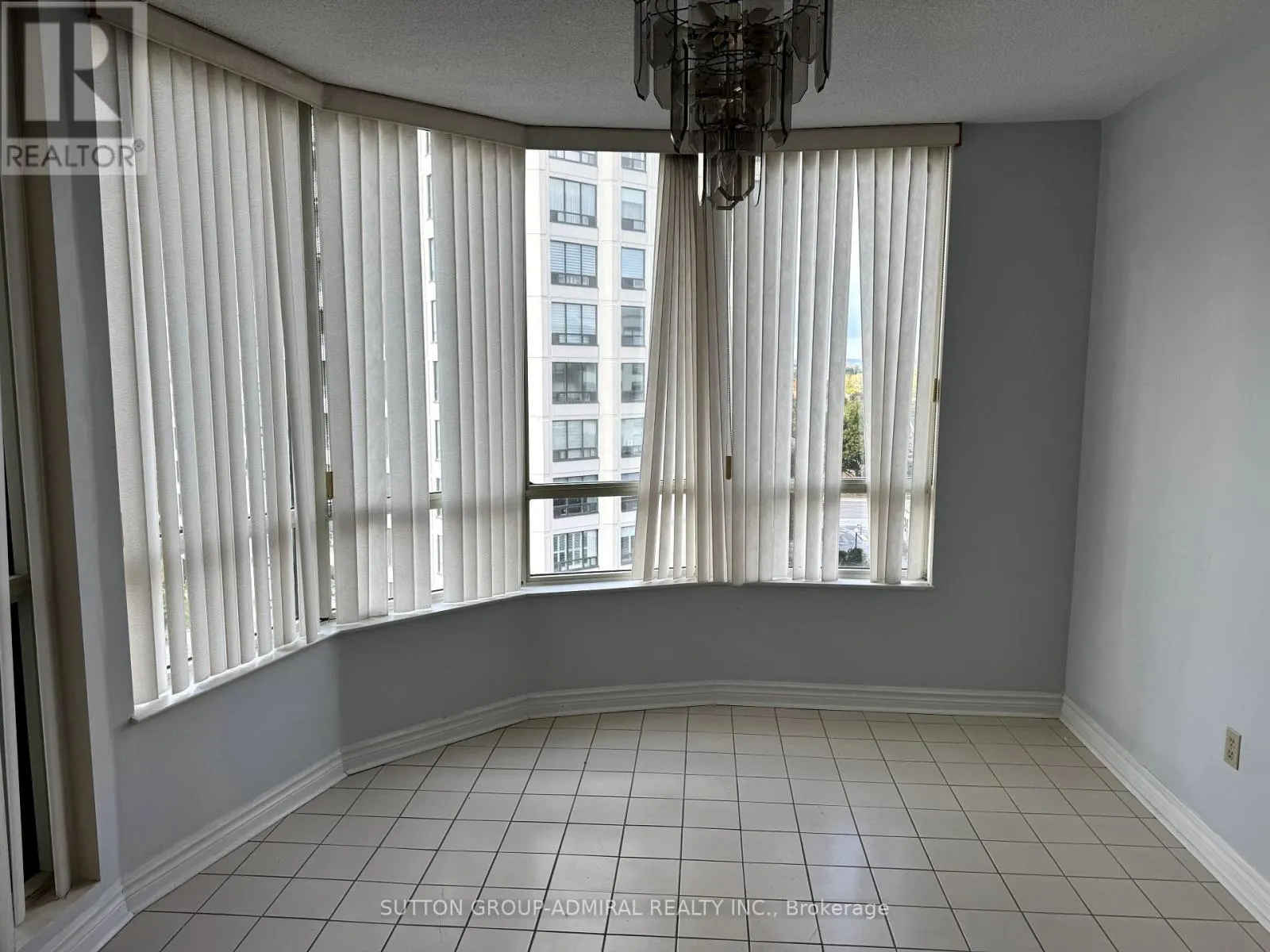 711 - 333 CLARK AVENUE W