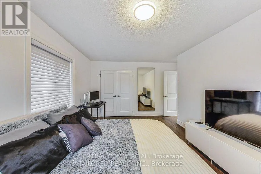 35 MACKAY DRIVE