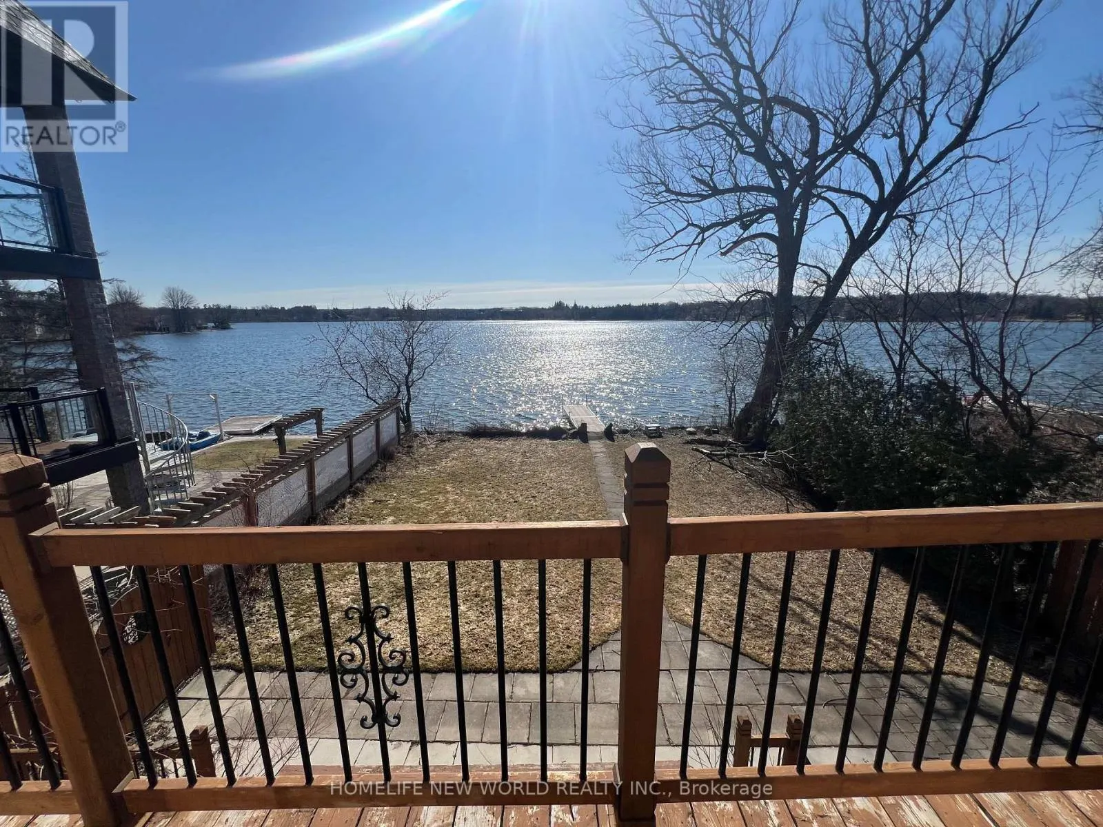 253 LAKELAND CRESCENT