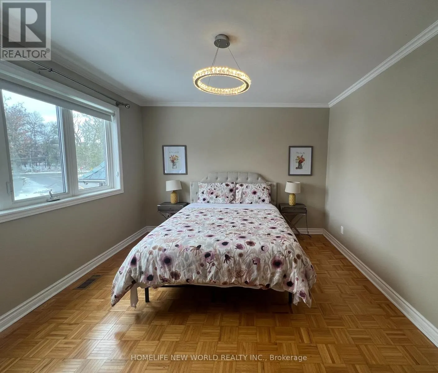 253 LAKELAND CRESCENT
