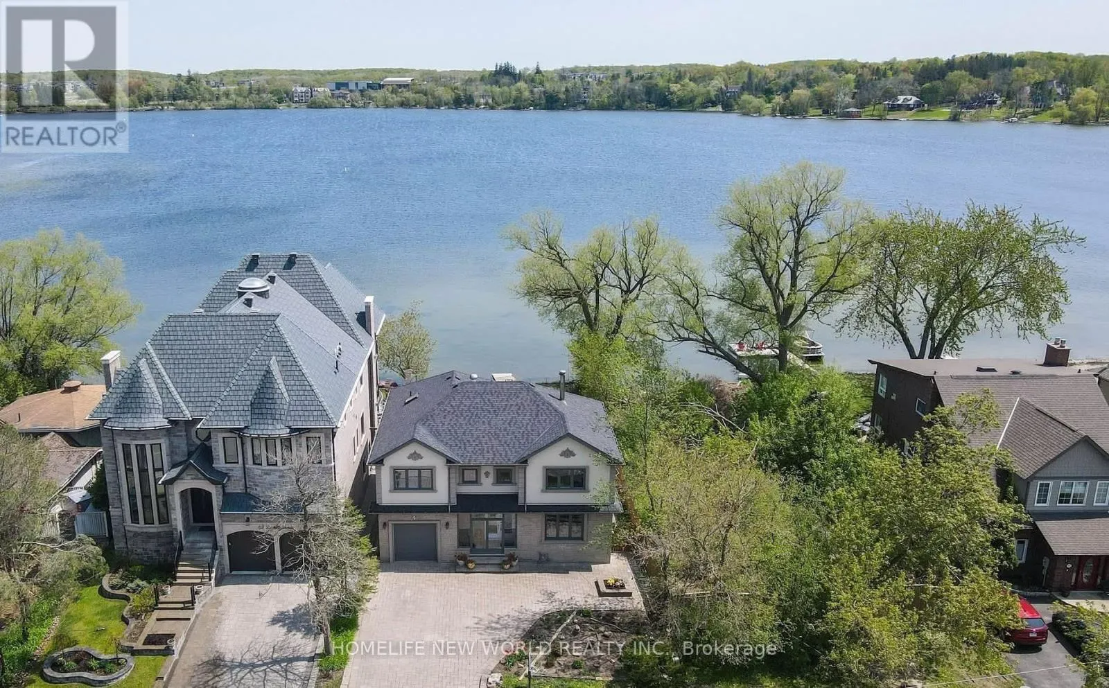 253 LAKELAND CRESCENT