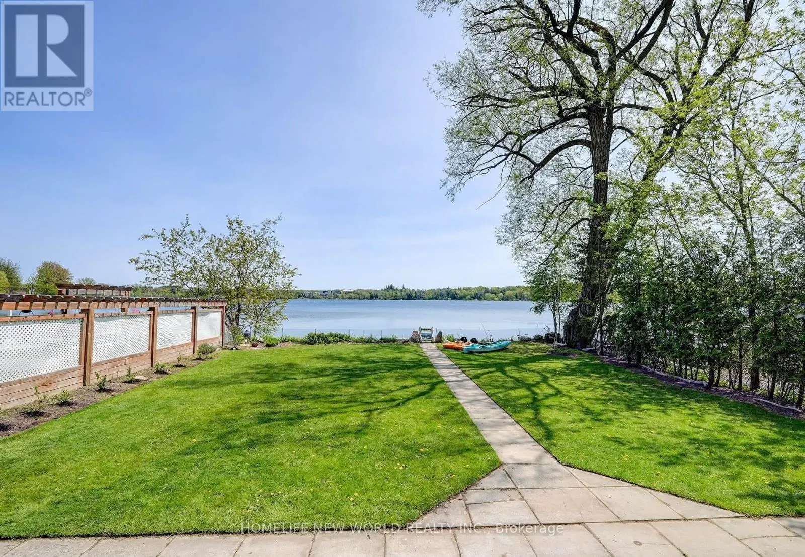 253 LAKELAND CRESCENT