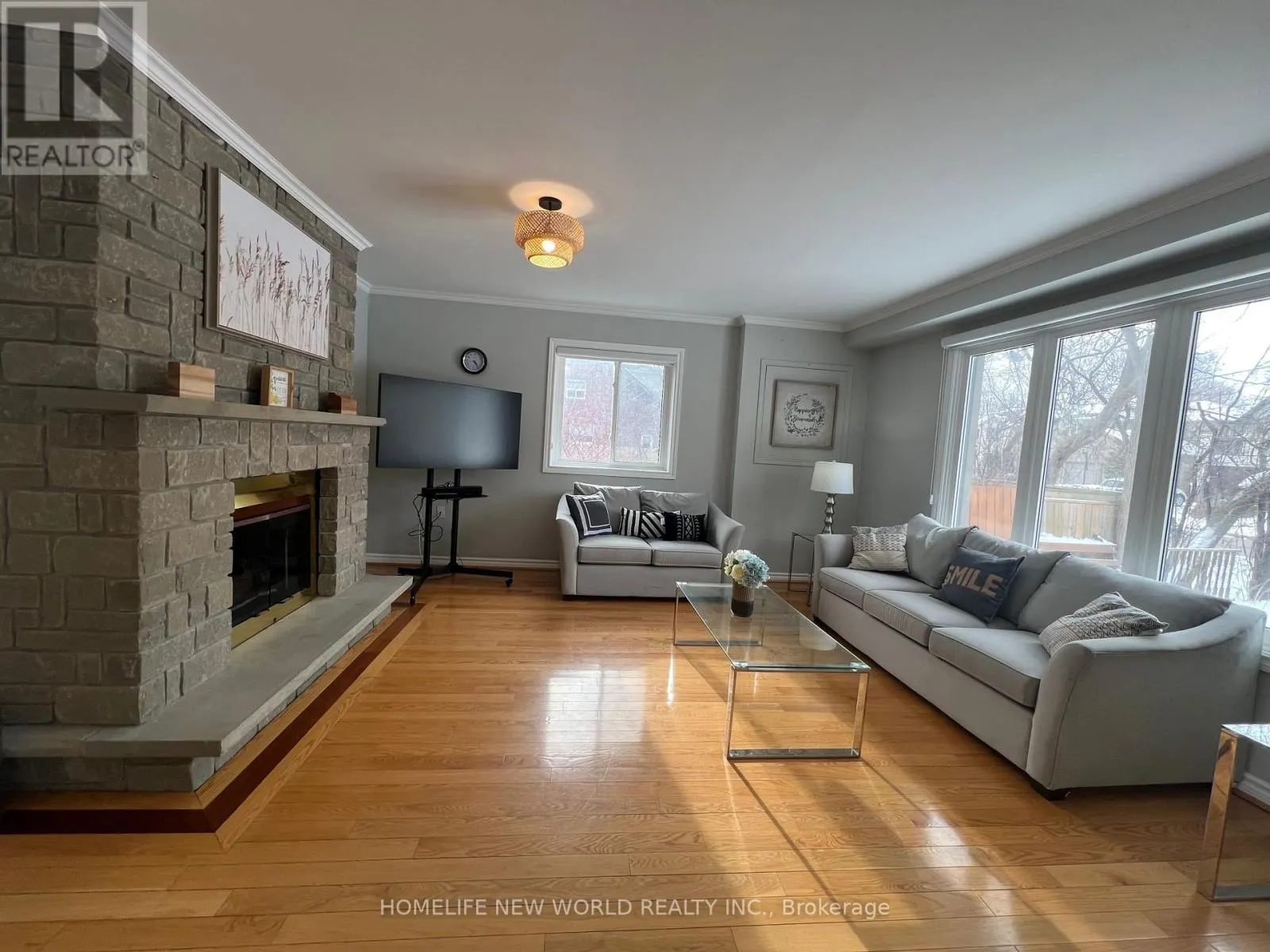 253 LAKELAND CRESCENT