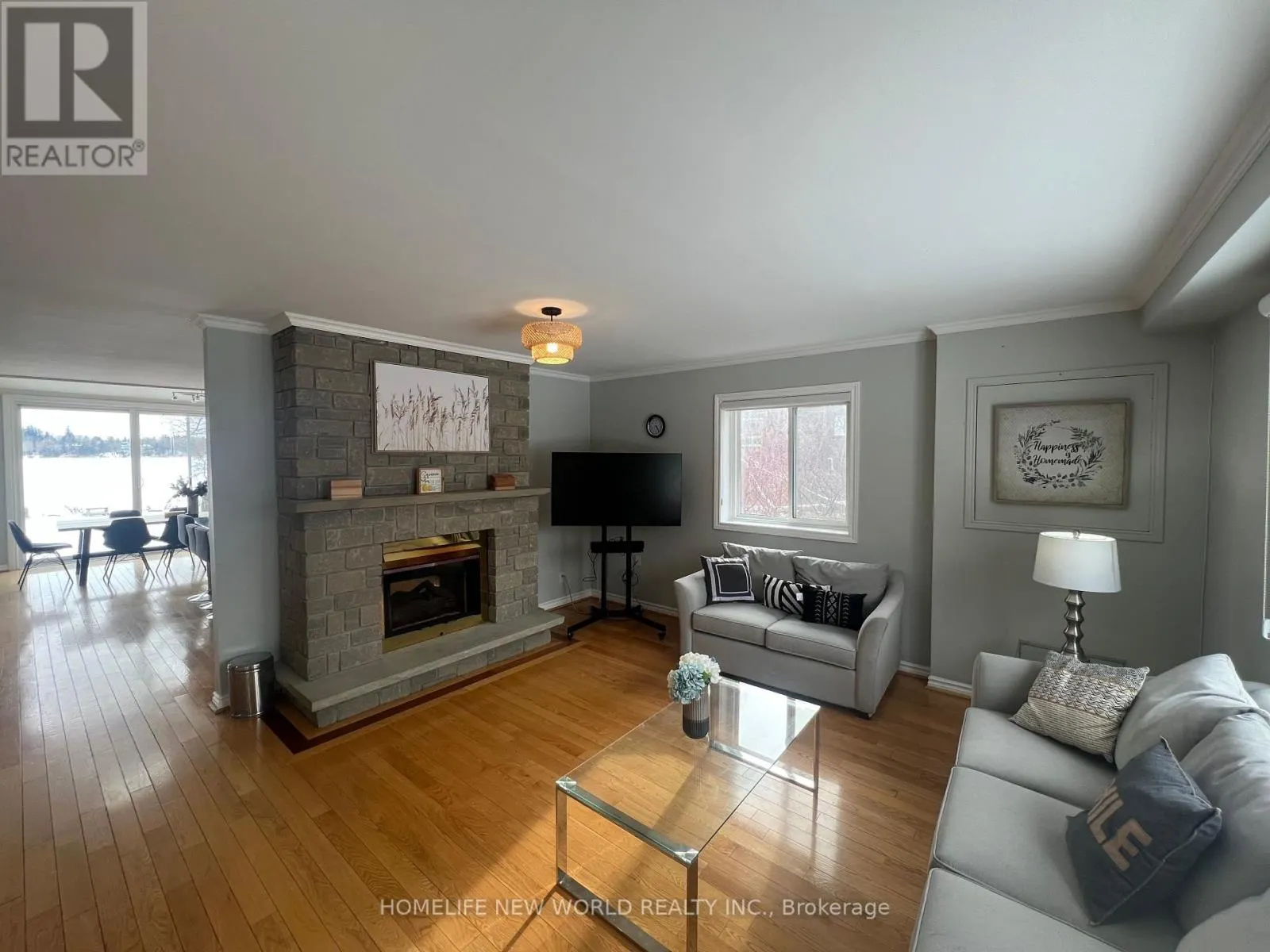 253 LAKELAND CRESCENT