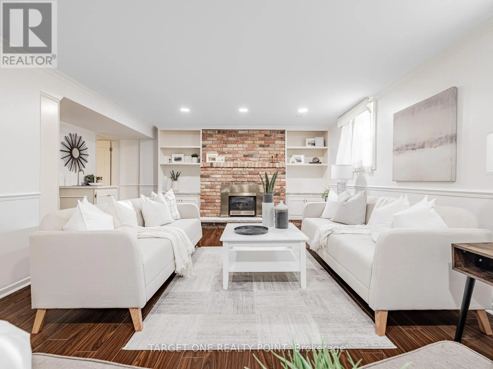 93 MAYVERN CRESCENT