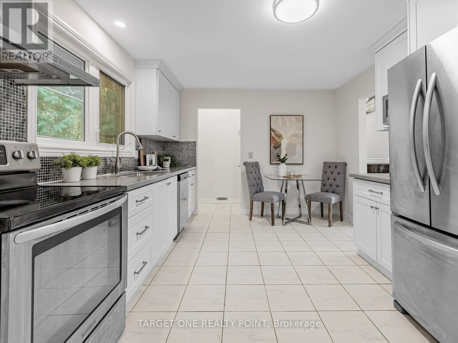 93 MAYVERN CRESCENT