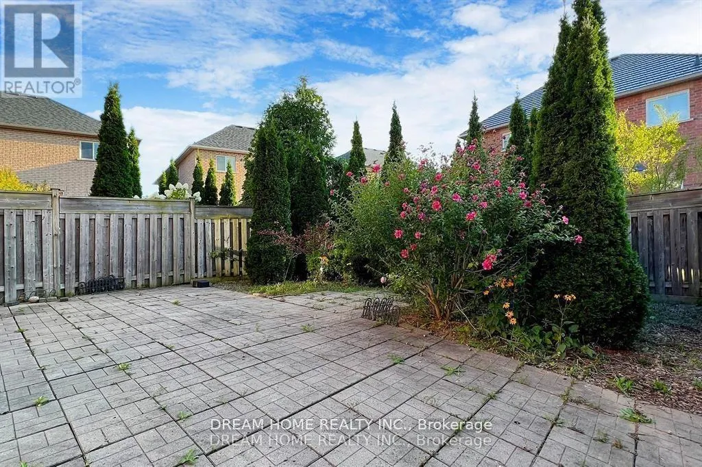 16 BOND LAKE PARK STREET