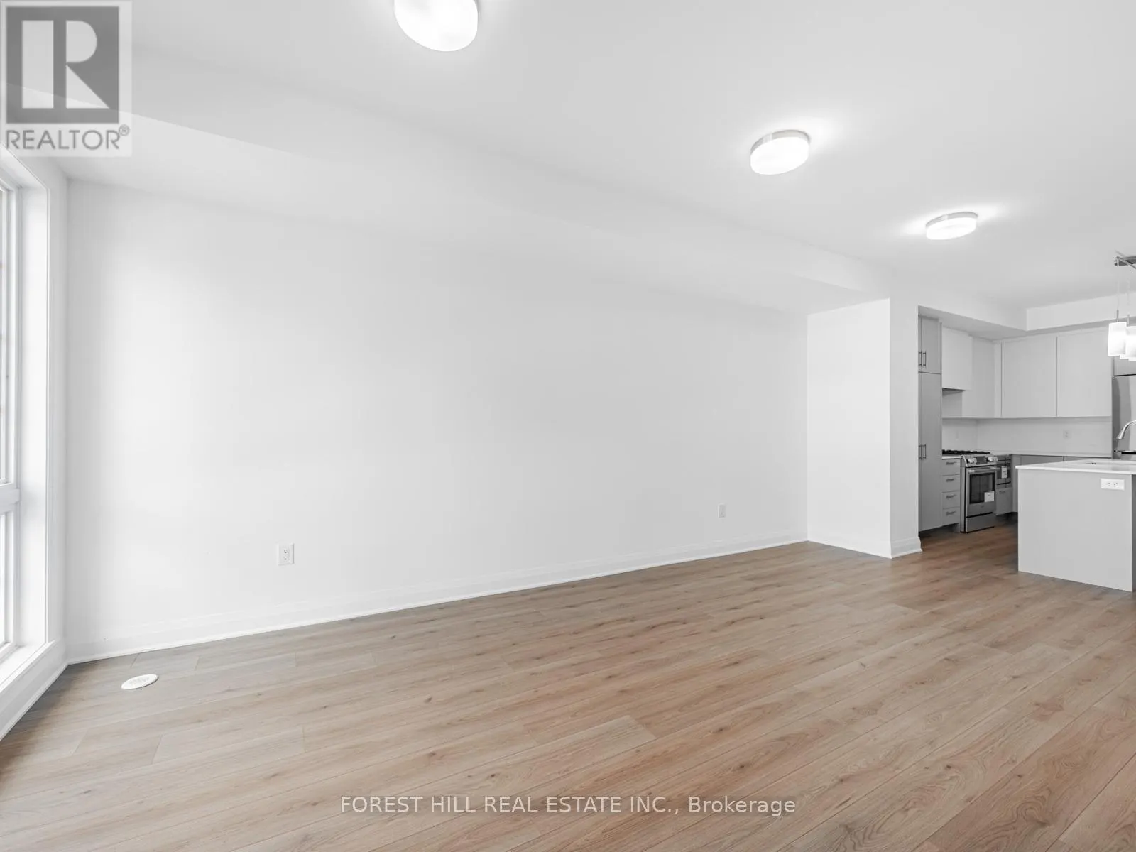 52 BURLEIGH MEWS
