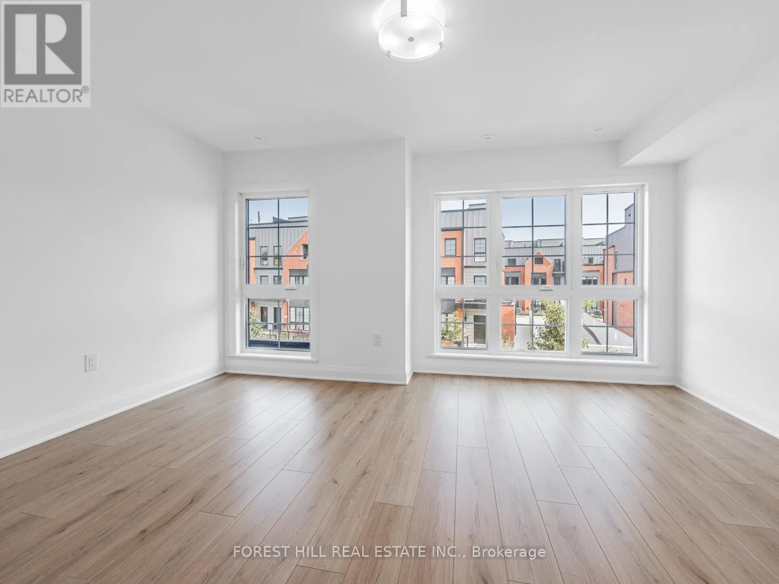 52 BURLEIGH MEWS