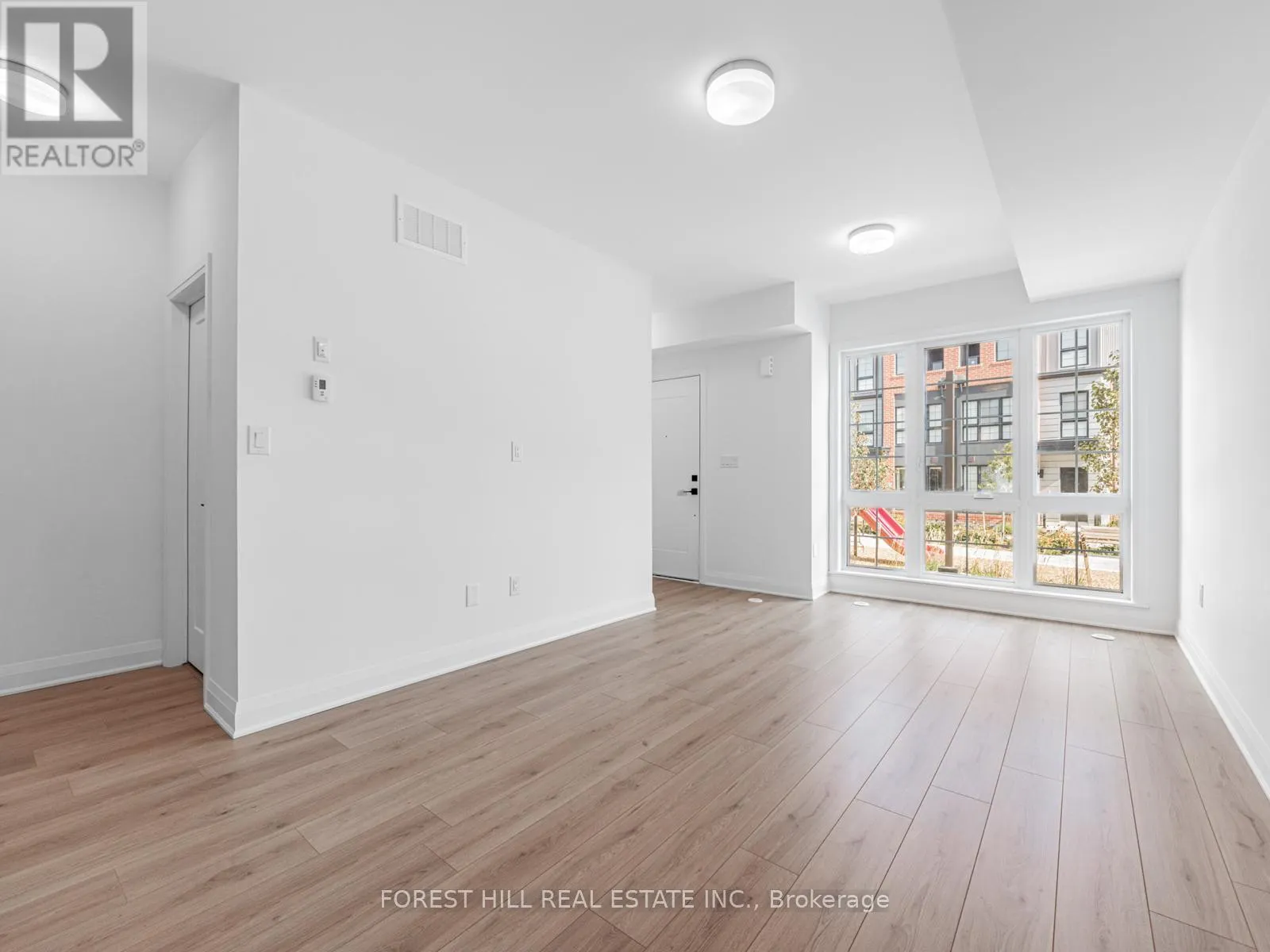 52 BURLEIGH MEWS