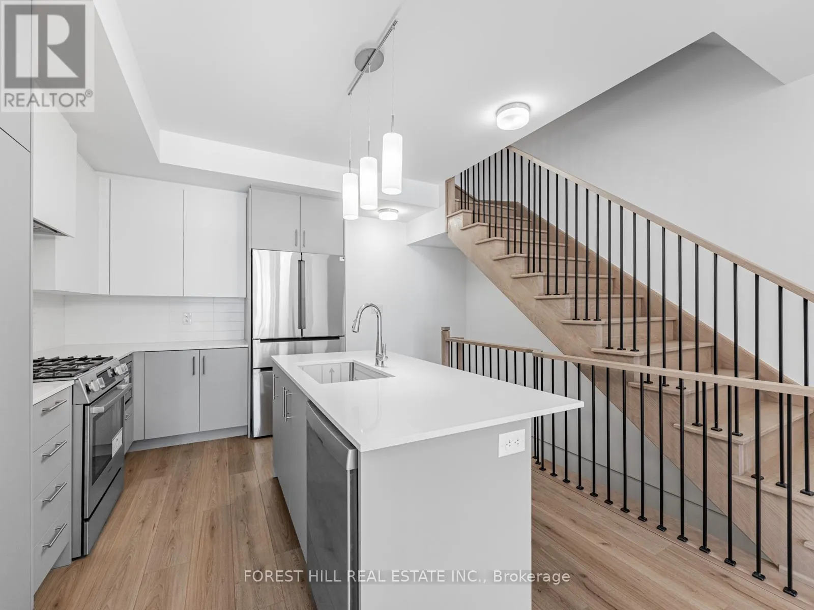 52 BURLEIGH MEWS