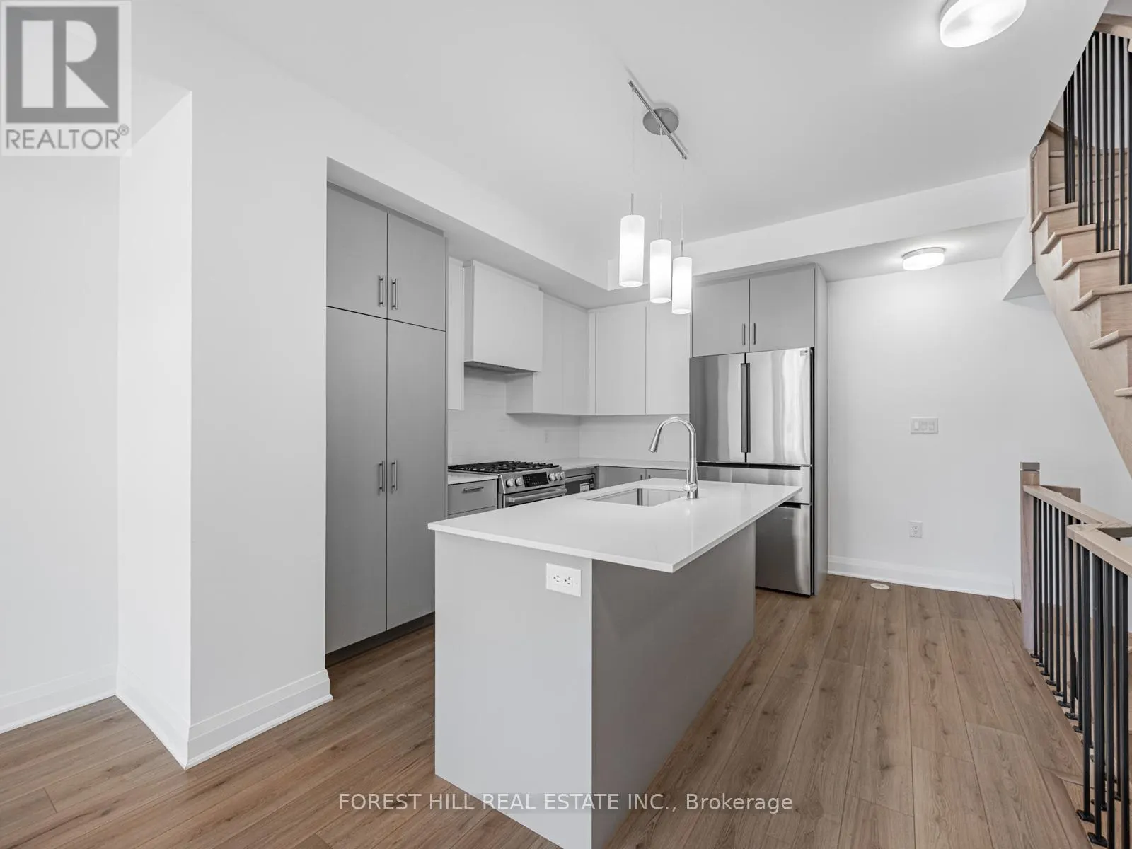 52 BURLEIGH MEWS